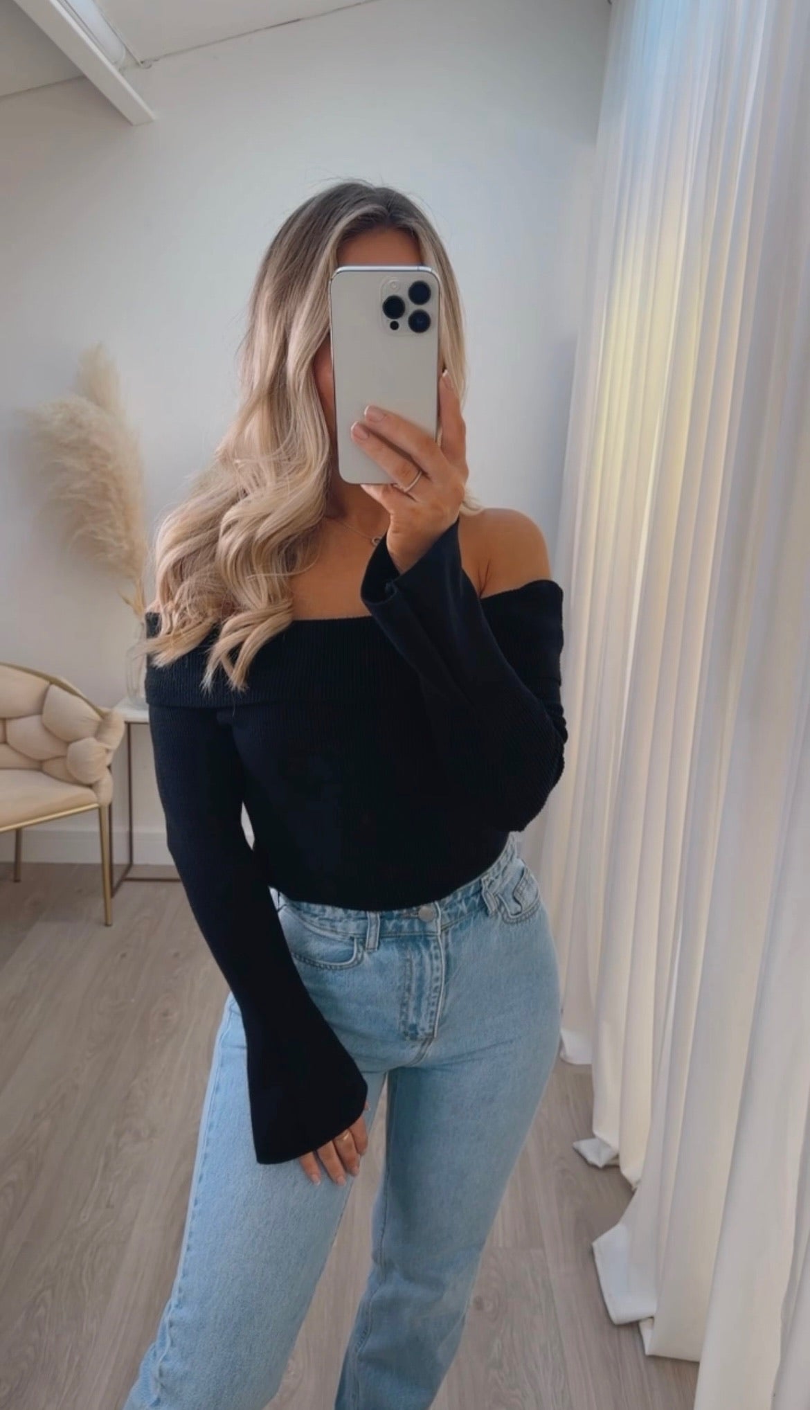 Off the shoulder Jumper Black