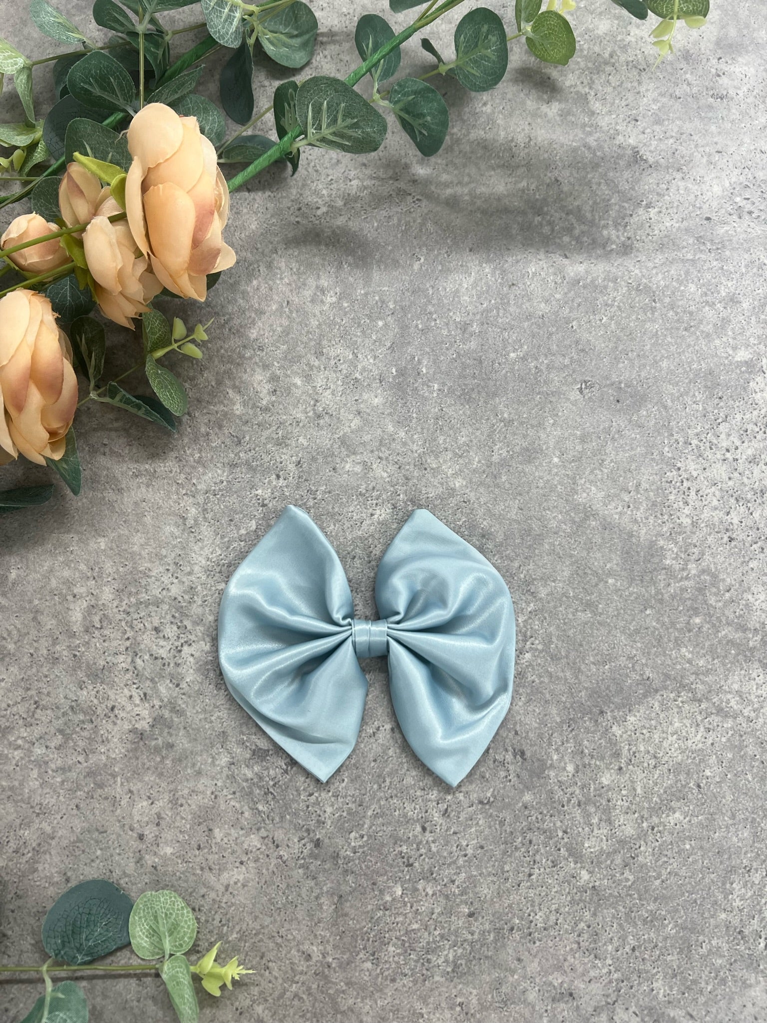 Small Bridal Bow Mineral Blue